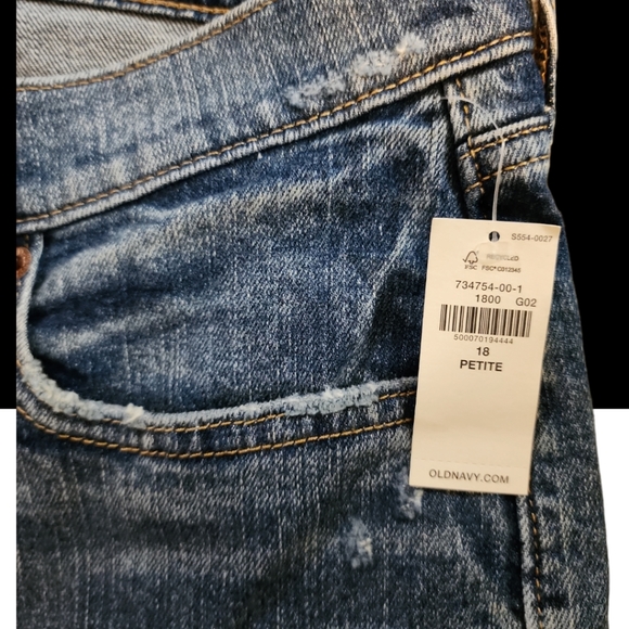 Old Navy mid-rise boyfriend jeans size 18 petite NWT - Picture 3 of 4